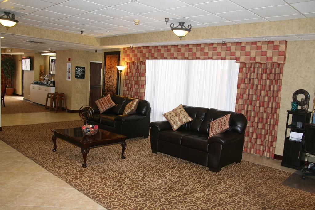 Rome Inn And Suites ภายนอก รูปภาพ